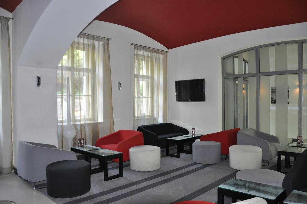 레드&블루 디자인 호텔 프라하 외부 사진